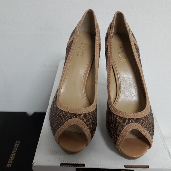 Kathy Van Zeeland - Picture 5 of 5